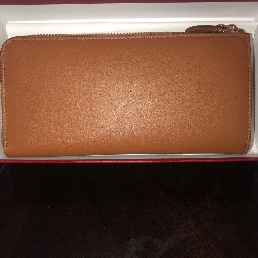 New Salvatore Ferragamo Giancini Wallet - Picture 2 of 10